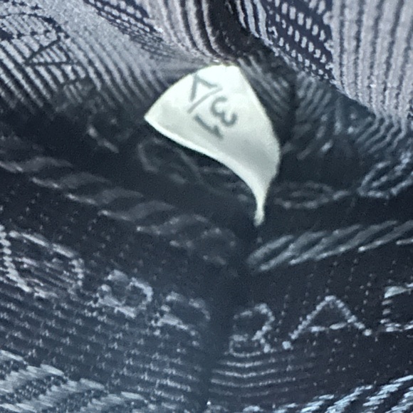 Prada mini  saffiano camera bag - Picture 4 of 16